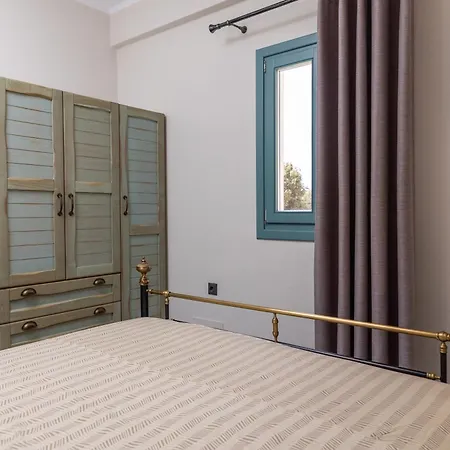 Ligaridia Stone & Sea Traditional